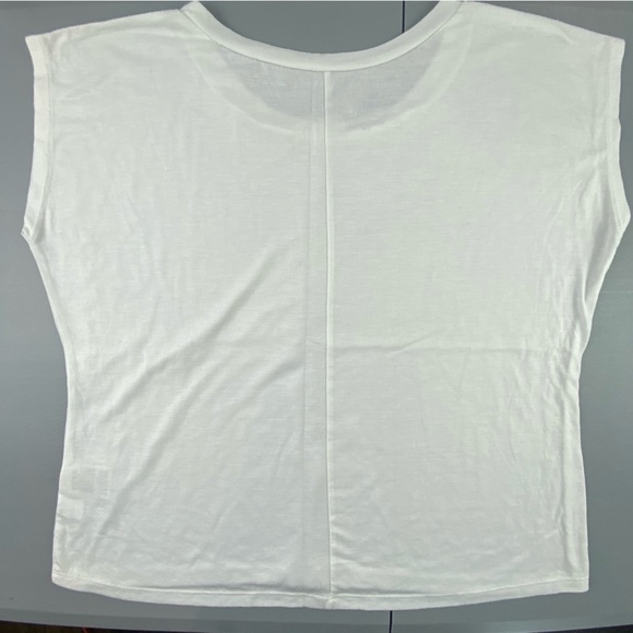 Feliz Navidad reindeer gold necklace deer print white sleeveless tee t-shirt - Picture 2 of 8